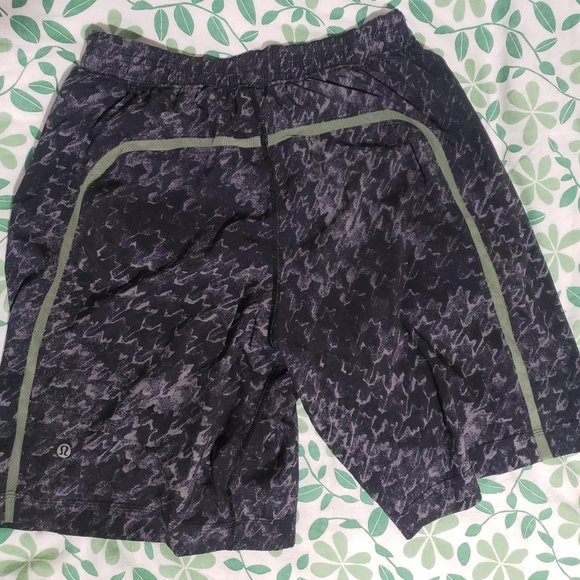 *SOLD* Lululemon Pace Breaker Short 9" Liner - Picture 2 of 4